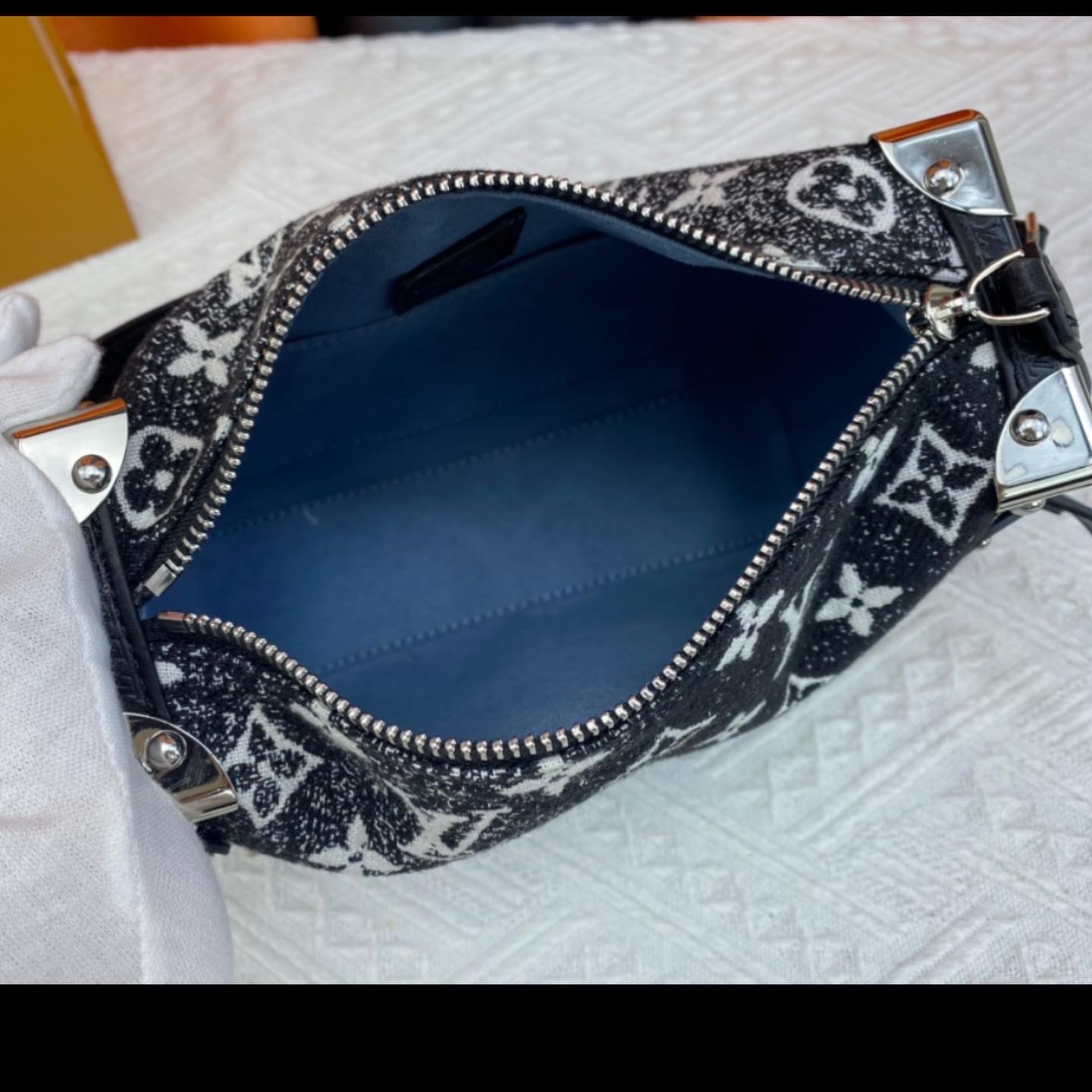 Black Trunk bag Luxury Bright Beauty