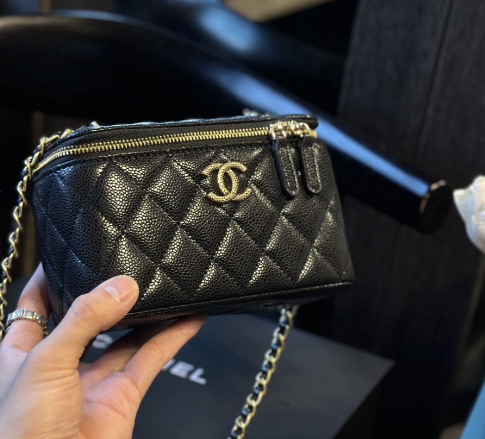 Chanel Vanity black