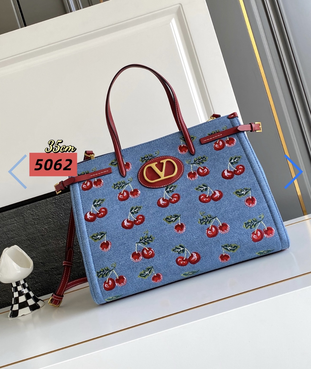 Large Valentino With cherry