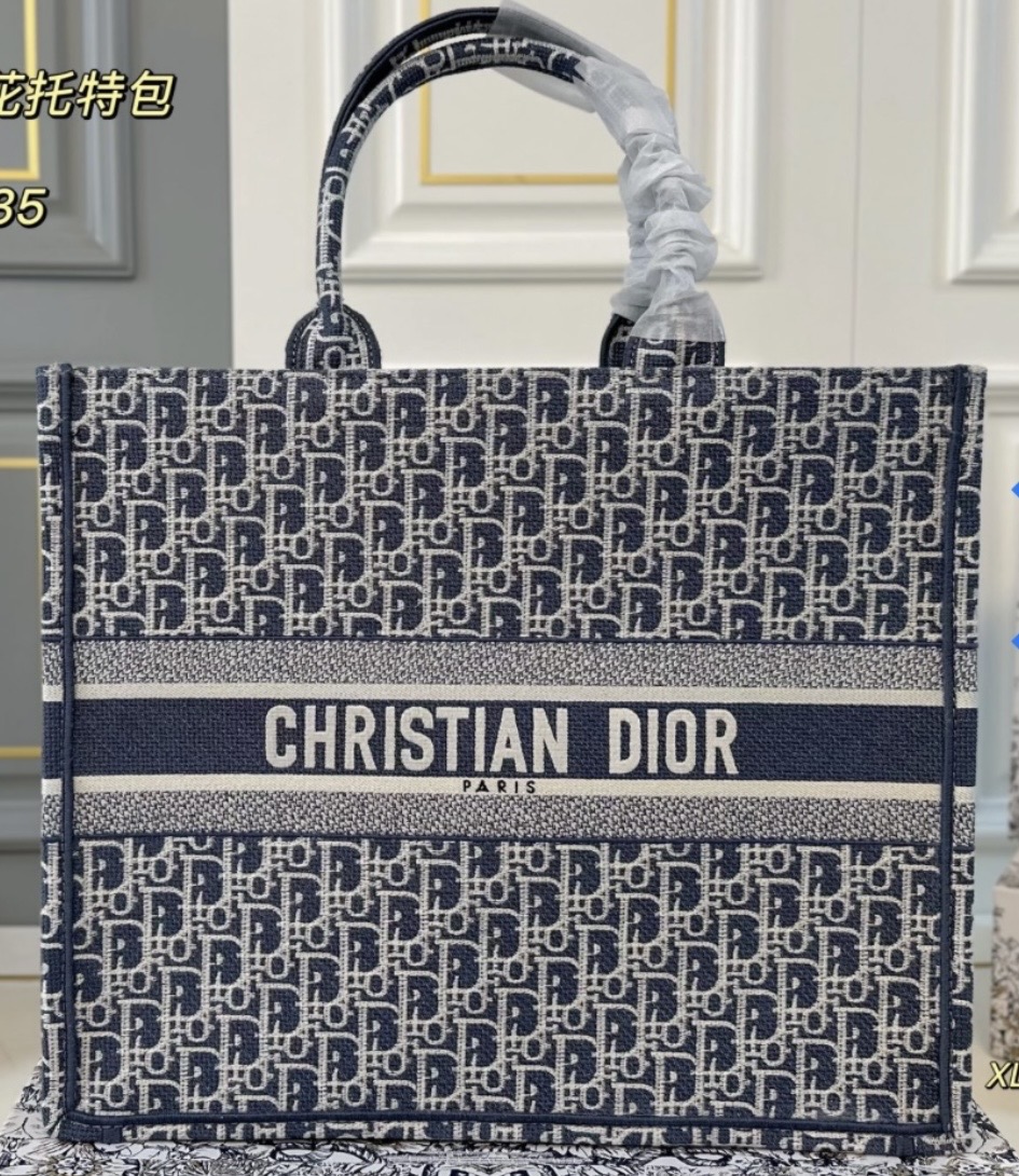 Large  D Tote Bag