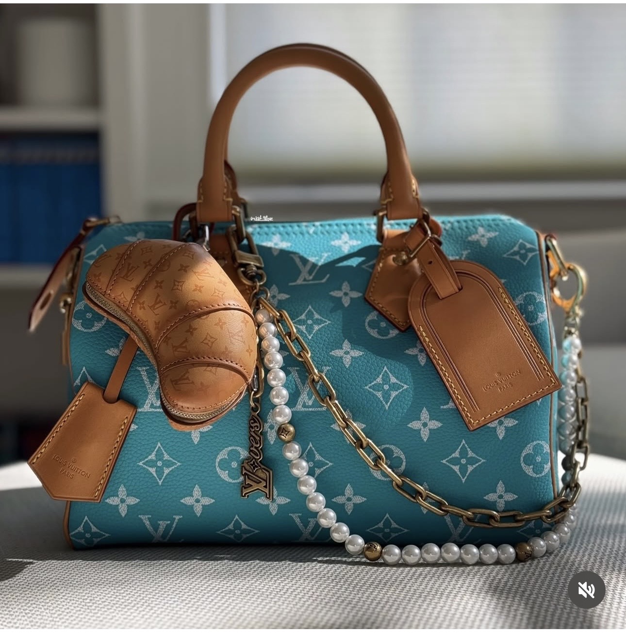 Blue lv 25cm bag