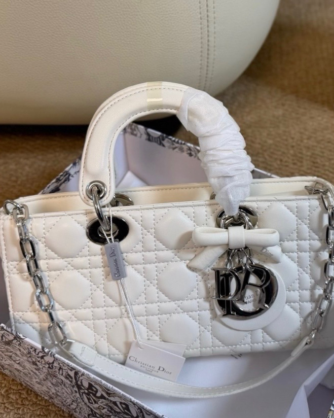 D White Lady D bag